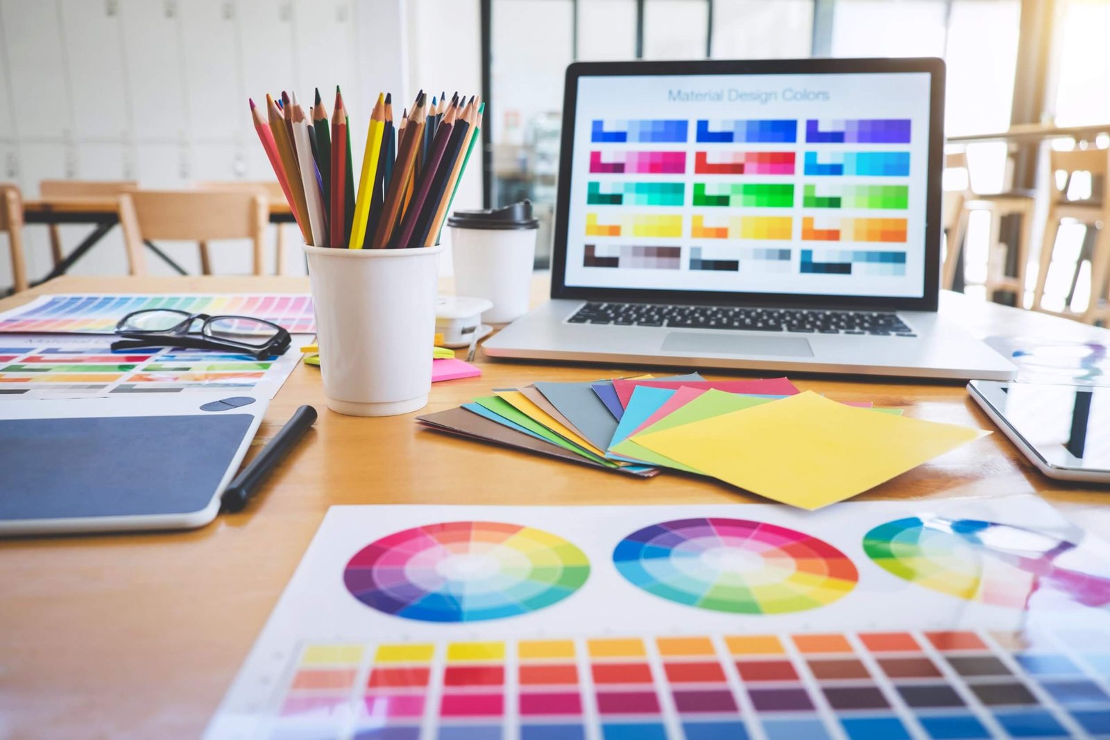 En este momento estás viendo Diseño Gráfico 101: Consejos Fundamentales para Iniciar tu Viaje Creativo